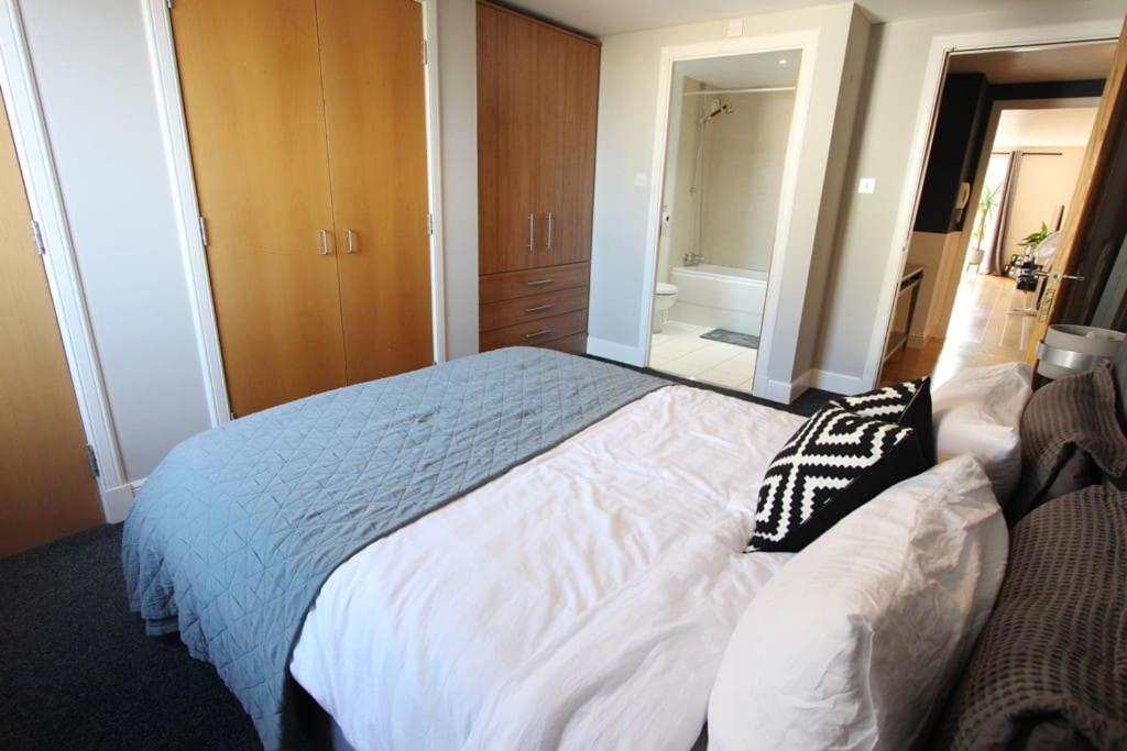 Spacious 2 Bed, 2 Bath Apartment -The Shore, Leith Edinburgh Luaran gambar